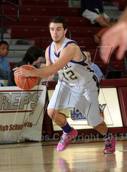 Thumbnail 2 in Bellarmine-Jefferson vs. Ridgeview (MaxPreps Holiday Classic) photogallery.