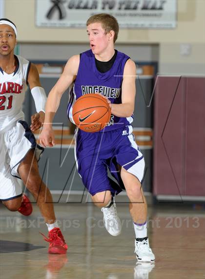 Thumbnail 1 in Bellarmine-Jefferson vs. Ridgeview (MaxPreps Holiday Classic) photogallery.
