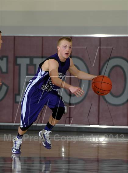 Thumbnail 1 in Bellarmine-Jefferson vs. Ridgeview (MaxPreps Holiday Classic) photogallery.