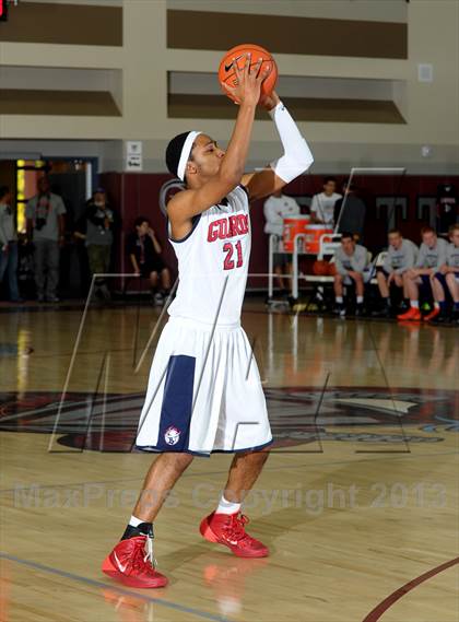 Thumbnail 1 in Bellarmine-Jefferson vs. Ridgeview (MaxPreps Holiday Classic) photogallery.