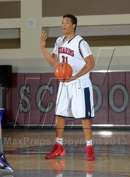 Thumbnail 3 in Bellarmine-Jefferson vs. Ridgeview (MaxPreps Holiday Classic) photogallery.