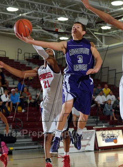 Thumbnail 1 in Bellarmine-Jefferson vs. Ridgeview (MaxPreps Holiday Classic) photogallery.