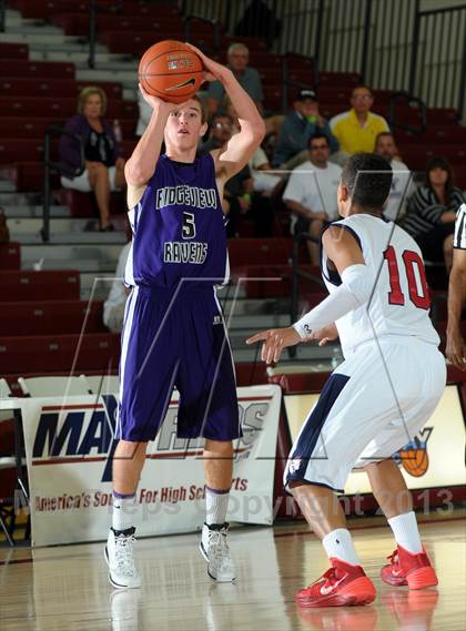 Thumbnail 1 in Bellarmine-Jefferson vs. Ridgeview (MaxPreps Holiday Classic) photogallery.