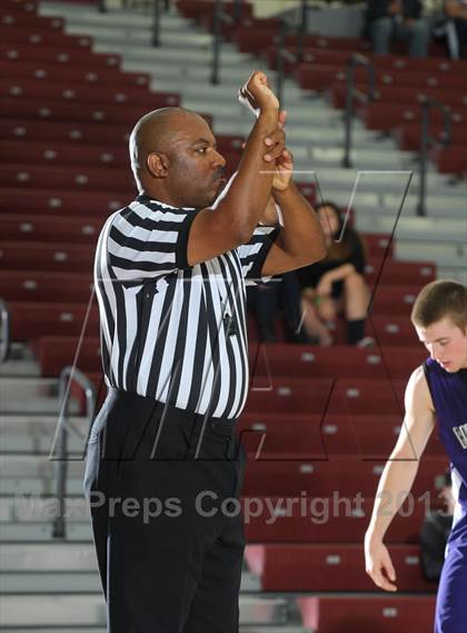 Thumbnail 2 in Bellarmine-Jefferson vs. Ridgeview (MaxPreps Holiday Classic) photogallery.