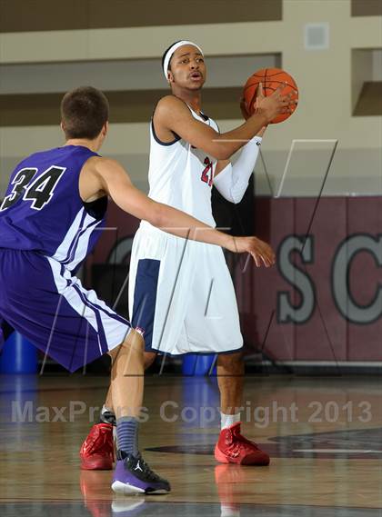 Thumbnail 2 in Bellarmine-Jefferson vs. Ridgeview (MaxPreps Holiday Classic) photogallery.