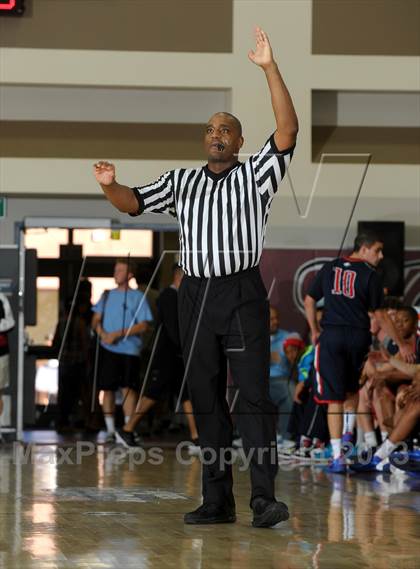 Thumbnail 3 in Bellarmine-Jefferson vs. Ridgeview (MaxPreps Holiday Classic) photogallery.