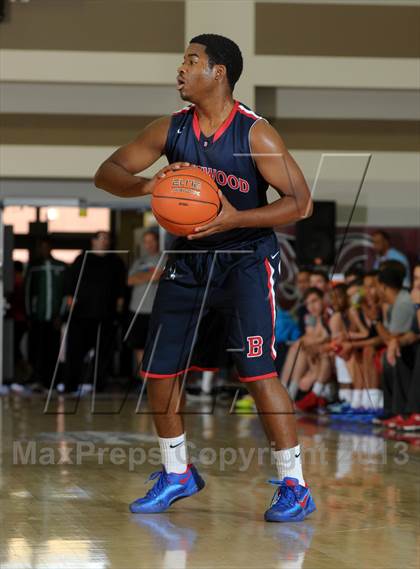 Thumbnail 3 in Bellarmine-Jefferson vs. Ridgeview (MaxPreps Holiday Classic) photogallery.
