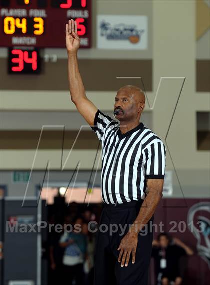Thumbnail 3 in Bellarmine-Jefferson vs. Ridgeview (MaxPreps Holiday Classic) photogallery.