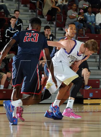 Thumbnail 3 in Bellarmine-Jefferson vs. Ridgeview (MaxPreps Holiday Classic) photogallery.