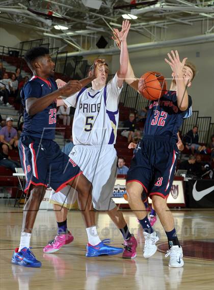 Thumbnail 1 in Bellarmine-Jefferson vs. Ridgeview (MaxPreps Holiday Classic) photogallery.