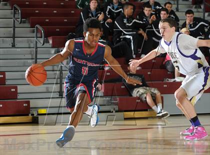 Thumbnail 2 in Bellarmine-Jefferson vs. Ridgeview (MaxPreps Holiday Classic) photogallery.