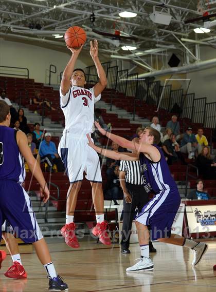 Thumbnail 1 in Bellarmine-Jefferson vs. Ridgeview (MaxPreps Holiday Classic) photogallery.