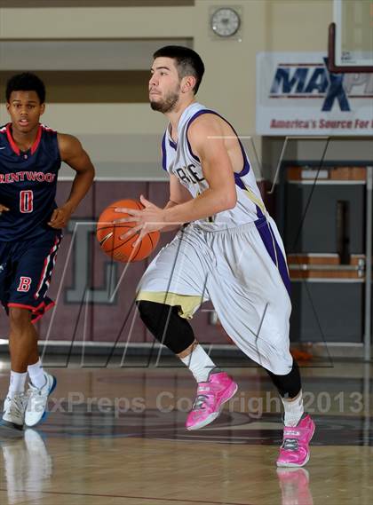 Thumbnail 3 in Bellarmine-Jefferson vs. Ridgeview (MaxPreps Holiday Classic) photogallery.