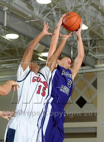 Thumbnail 2 in Bellarmine-Jefferson vs. Ridgeview (MaxPreps Holiday Classic) photogallery.