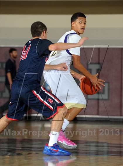 Thumbnail 2 in Bellarmine-Jefferson vs. Ridgeview (MaxPreps Holiday Classic) photogallery.