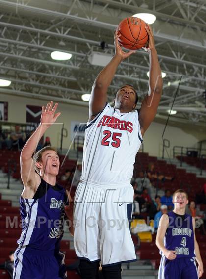 Thumbnail 2 in Bellarmine-Jefferson vs. Ridgeview (MaxPreps Holiday Classic) photogallery.