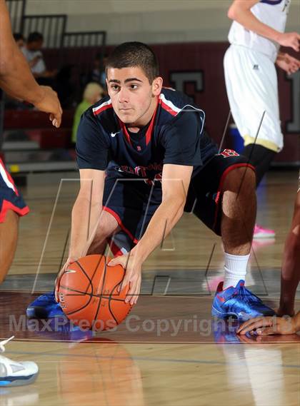 Thumbnail 3 in Bellarmine-Jefferson vs. Ridgeview (MaxPreps Holiday Classic) photogallery.