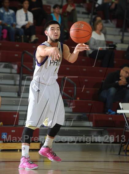 Thumbnail 3 in Bellarmine-Jefferson vs. Ridgeview (MaxPreps Holiday Classic) photogallery.