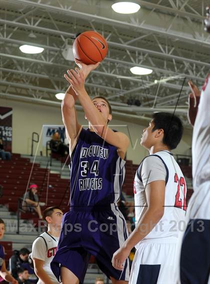 Thumbnail 2 in Bellarmine-Jefferson vs. Ridgeview (MaxPreps Holiday Classic) photogallery.
