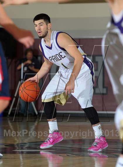 Thumbnail 3 in Bellarmine-Jefferson vs. Ridgeview (MaxPreps Holiday Classic) photogallery.