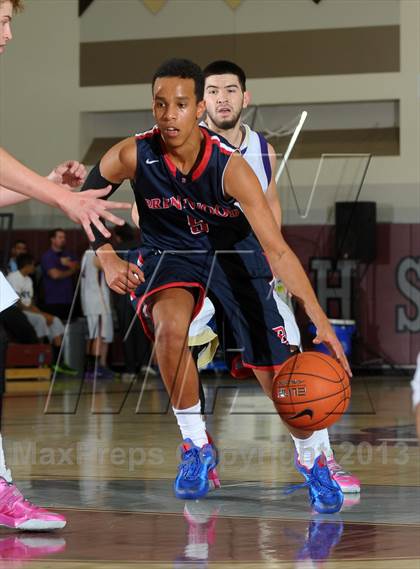 Thumbnail 1 in Bellarmine-Jefferson vs. Ridgeview (MaxPreps Holiday Classic) photogallery.