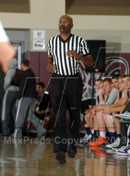 Thumbnail 1 in Bellarmine-Jefferson vs. Ridgeview (MaxPreps Holiday Classic) photogallery.