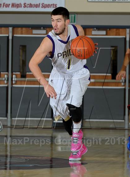 Thumbnail 2 in Bellarmine-Jefferson vs. Ridgeview (MaxPreps Holiday Classic) photogallery.