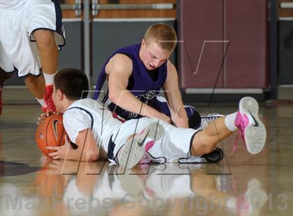 Thumbnail 2 in Bellarmine-Jefferson vs. Ridgeview (MaxPreps Holiday Classic) photogallery.