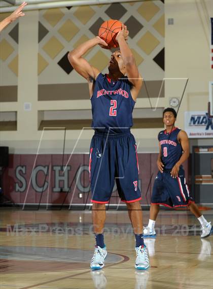 Thumbnail 1 in Bellarmine-Jefferson vs. Ridgeview (MaxPreps Holiday Classic) photogallery.