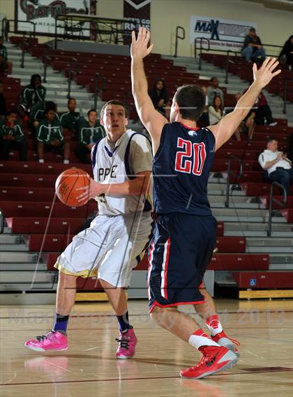 Thumbnail 3 in Bellarmine-Jefferson vs. Ridgeview (MaxPreps Holiday Classic) photogallery.