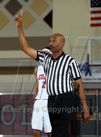 Thumbnail 1 in Bellarmine-Jefferson vs. Ridgeview (MaxPreps Holiday Classic) photogallery.