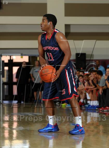 Thumbnail 2 in Bellarmine-Jefferson vs. Ridgeview (MaxPreps Holiday Classic) photogallery.