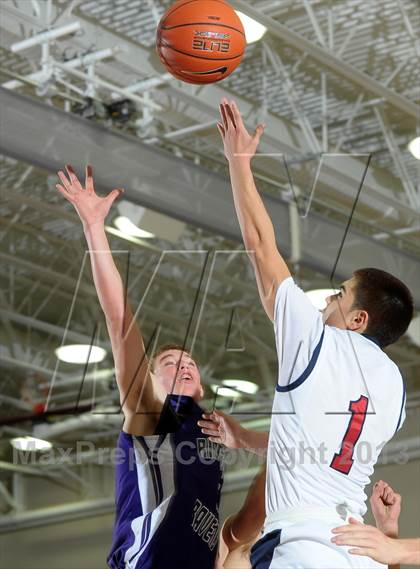 Thumbnail 2 in Bellarmine-Jefferson vs. Ridgeview (MaxPreps Holiday Classic) photogallery.