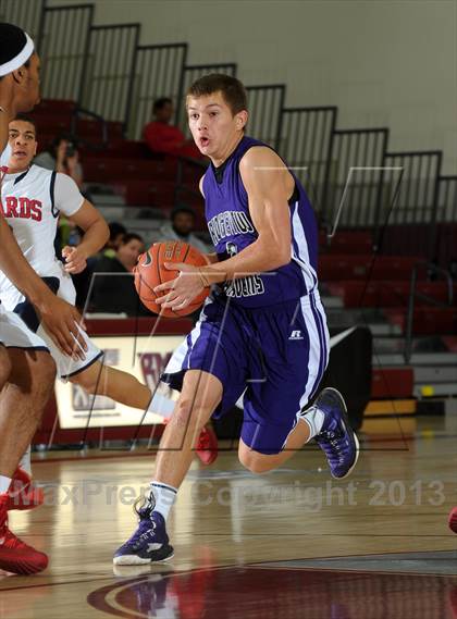 Thumbnail 3 in Bellarmine-Jefferson vs. Ridgeview (MaxPreps Holiday Classic) photogallery.