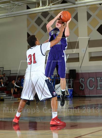 Thumbnail 2 in Bellarmine-Jefferson vs. Ridgeview (MaxPreps Holiday Classic) photogallery.