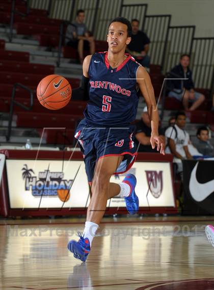 Thumbnail 2 in Bellarmine-Jefferson vs. Ridgeview (MaxPreps Holiday Classic) photogallery.