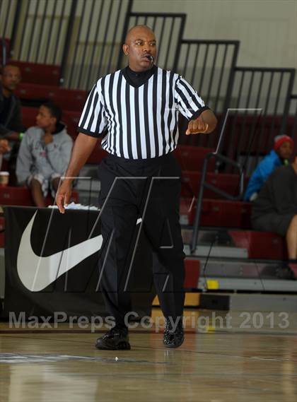 Thumbnail 3 in Bellarmine-Jefferson vs. Ridgeview (MaxPreps Holiday Classic) photogallery.