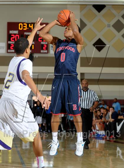Thumbnail 2 in Bellarmine-Jefferson vs. Ridgeview (MaxPreps Holiday Classic) photogallery.