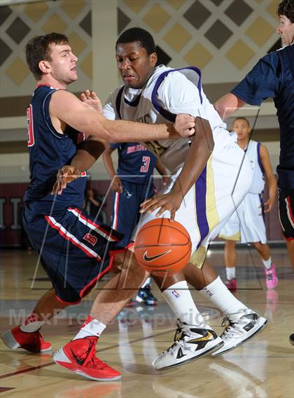 Thumbnail 1 in Bellarmine-Jefferson vs. Ridgeview (MaxPreps Holiday Classic) photogallery.