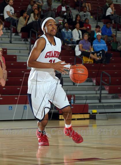 Thumbnail 1 in Bellarmine-Jefferson vs. Ridgeview (MaxPreps Holiday Classic) photogallery.