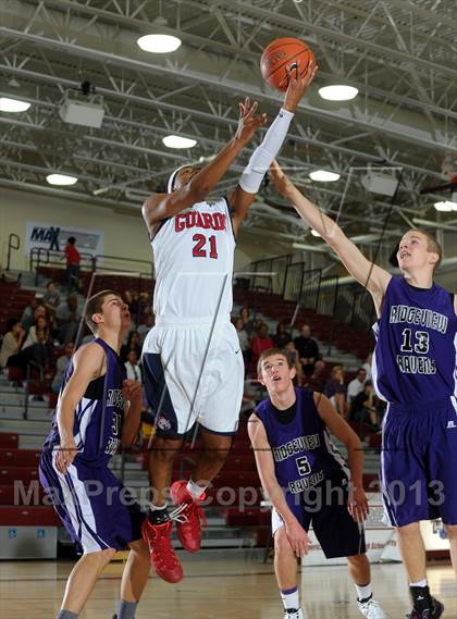 Thumbnail 2 in Bellarmine-Jefferson vs. Ridgeview (MaxPreps Holiday Classic) photogallery.