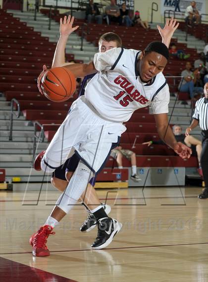 Thumbnail 2 in Bellarmine-Jefferson vs. Ridgeview (MaxPreps Holiday Classic) photogallery.