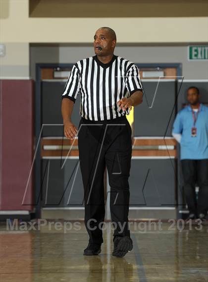 Thumbnail 2 in Bellarmine-Jefferson vs. Ridgeview (MaxPreps Holiday Classic) photogallery.