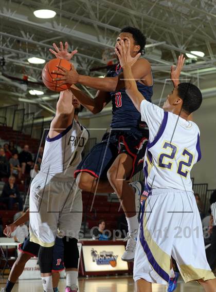 Thumbnail 2 in Bellarmine-Jefferson vs. Ridgeview (MaxPreps Holiday Classic) photogallery.