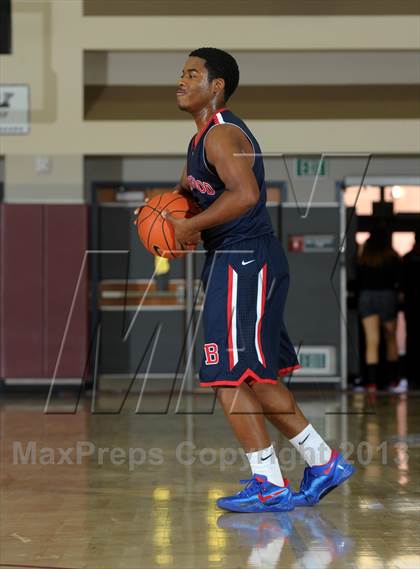 Thumbnail 3 in Bellarmine-Jefferson vs. Ridgeview (MaxPreps Holiday Classic) photogallery.