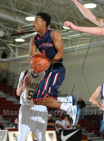 Thumbnail 1 in Bellarmine-Jefferson vs. Ridgeview (MaxPreps Holiday Classic) photogallery.