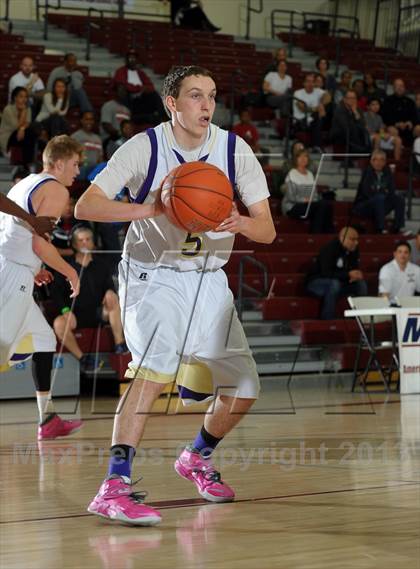 Thumbnail 3 in Bellarmine-Jefferson vs. Ridgeview (MaxPreps Holiday Classic) photogallery.