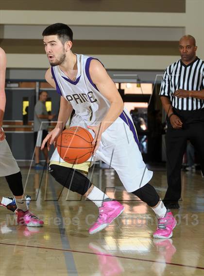 Thumbnail 1 in Bellarmine-Jefferson vs. Ridgeview (MaxPreps Holiday Classic) photogallery.