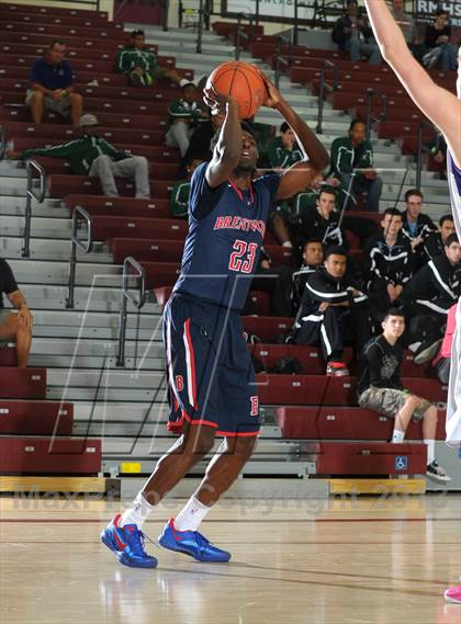 Thumbnail 1 in Bellarmine-Jefferson vs. Ridgeview (MaxPreps Holiday Classic) photogallery.