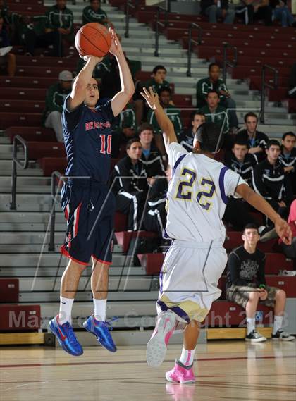 Thumbnail 2 in Bellarmine-Jefferson vs. Ridgeview (MaxPreps Holiday Classic) photogallery.